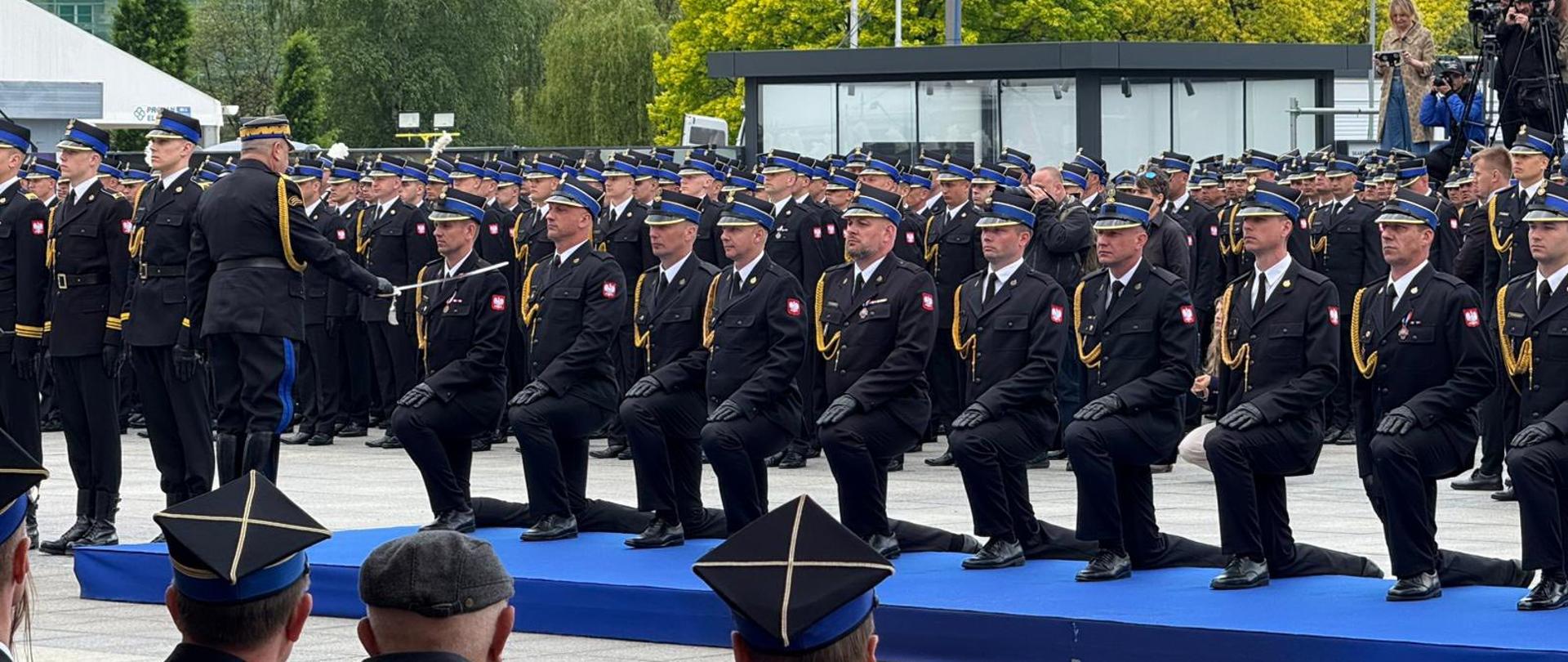 Centralne Obchody Dni Strażaka i nadanie wyższych stopni służbowych dla funkcjonariuszy z KP PSP w Grójcu