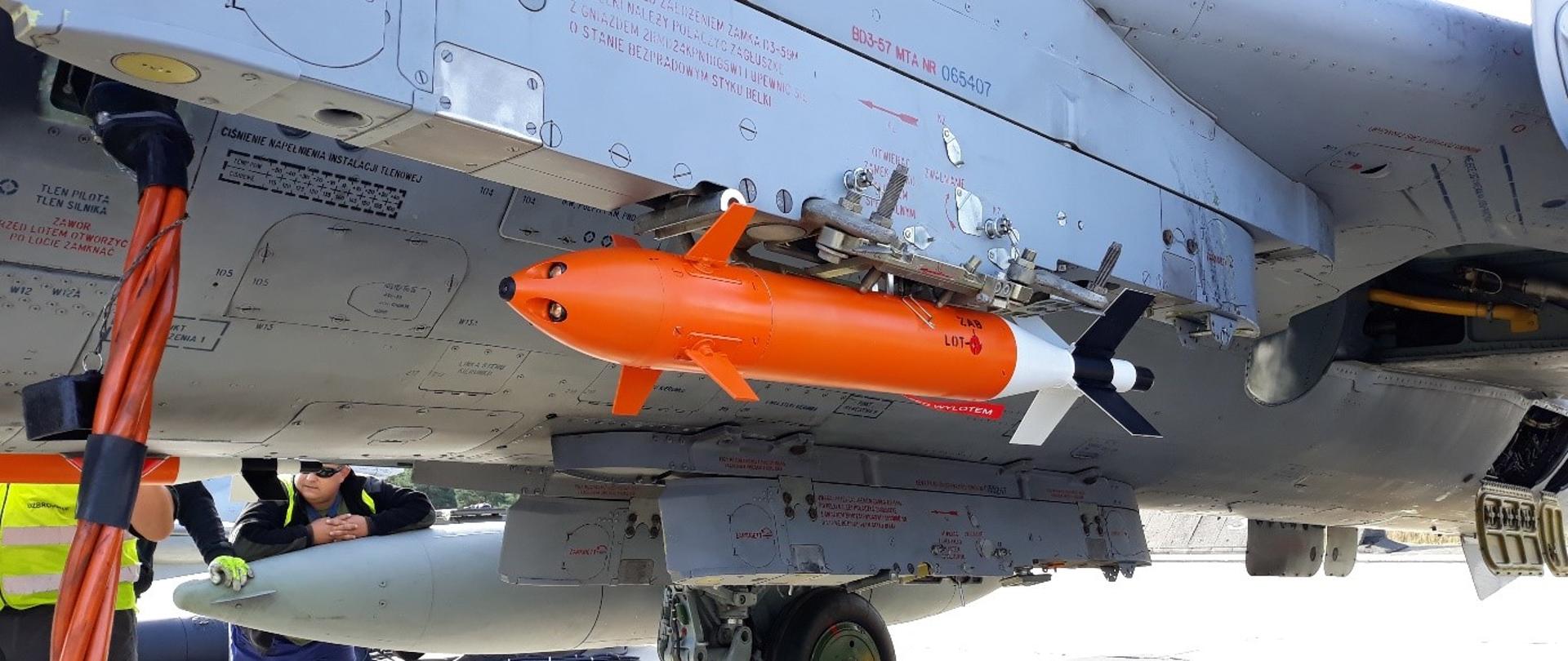 Bomba LBĆw-10K V7.3 na podwieszeniu Su-22