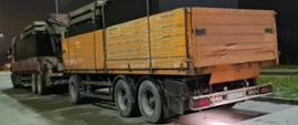 Mocno przeładowany samochód ciężarowy z przyczepą, zatrzymany na terenie Radomia, był również za długi o prawie 2 metry.