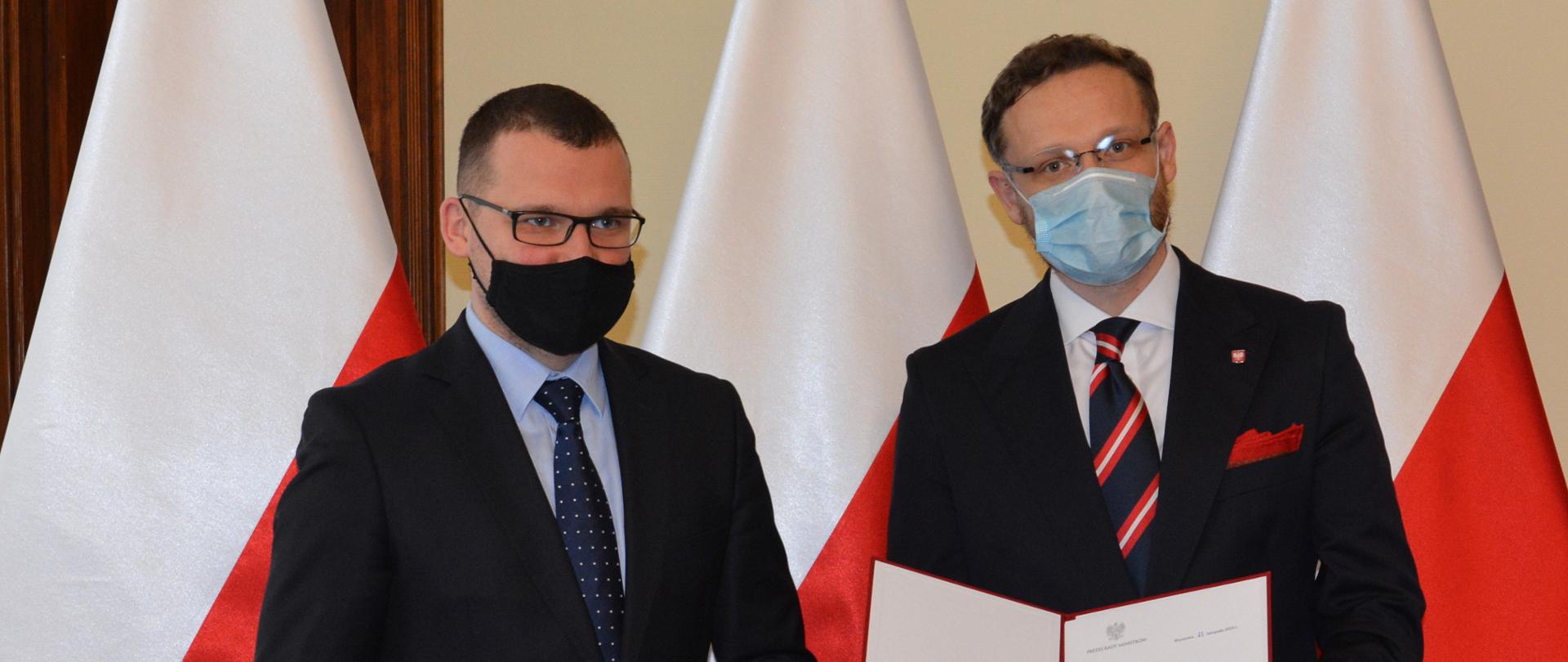 Wiceminister Paweł Szefernaker wręczył powołanie nowemu wojewodzie – Zbigniewowi Boguckiemu.