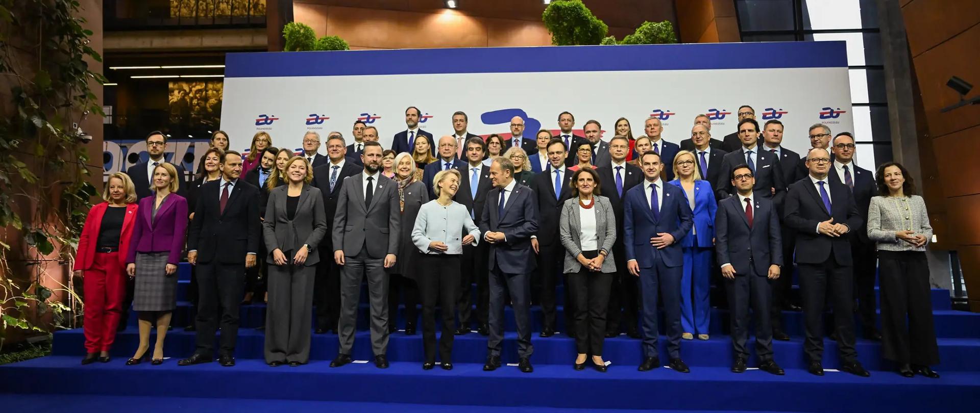 Minister Tomasz Siemoniak wziął udział w spotkaniu z Kolegium Komisarzy UE