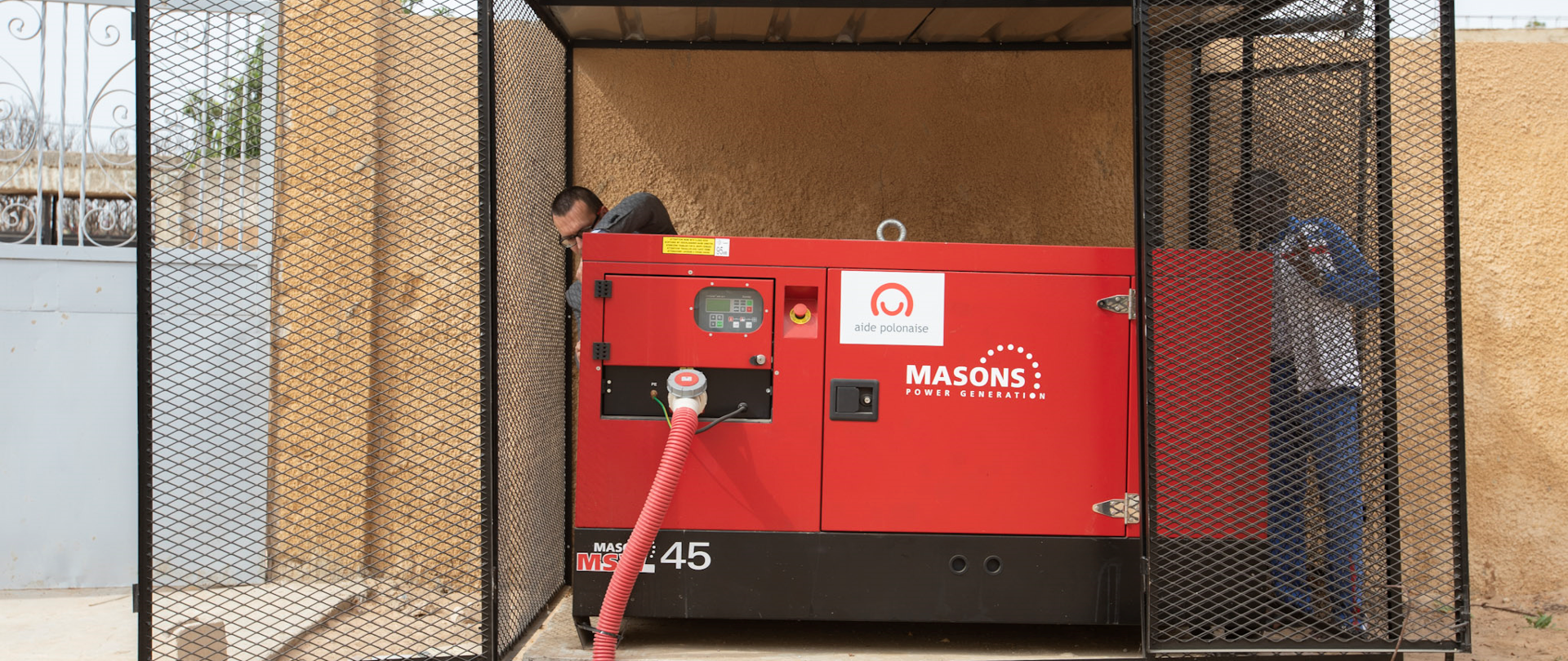 Zakup i instalacja agregatu prądotwórczego w przychodni Kaossara Fall w Thies fot. Amb.RP w Dakarze