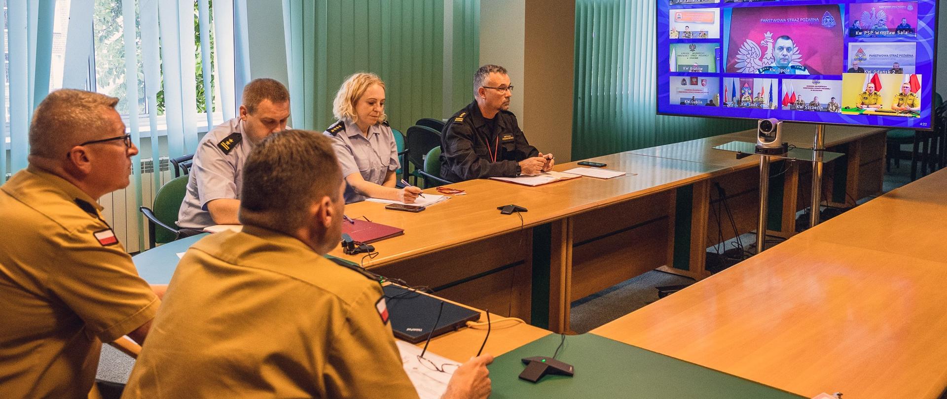 Wideokonferencja poświęcona realizacji programu #SzczepimySię z OSP