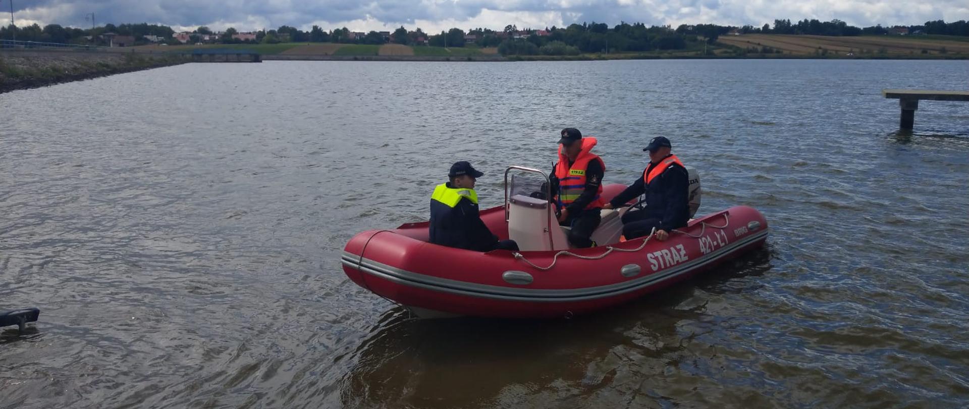 Wspólna patrole funkcjonariuszy Państwowej Straży Pożarnej i Policji.