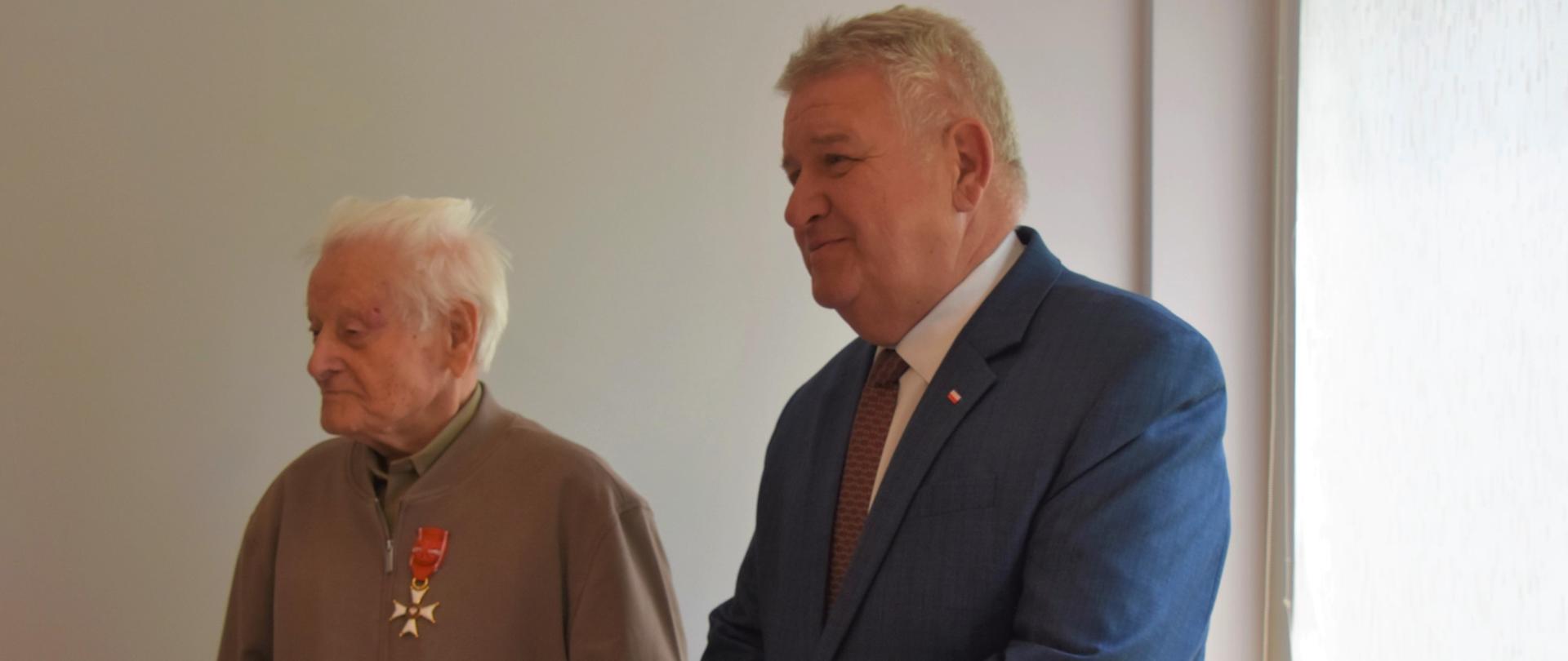 Odznaczenie Krzyżem Oficerskim Orderu Odrodzenia Polski