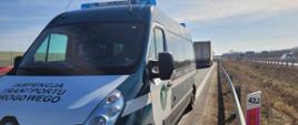 Funkcjonariusze mazowieckiej Inspekcji Transportu Drogowego prowadzą kontrole ciężarówek na ekspresowej „siódemce”, w pobliżu Grójca. 