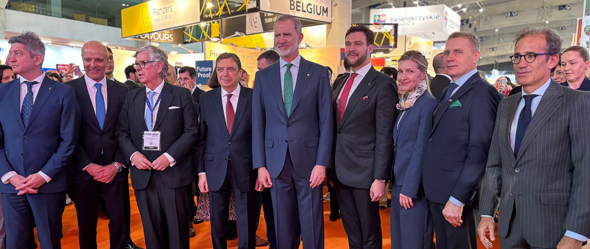 Foto de grupo de la delegación polaca con el rey de España