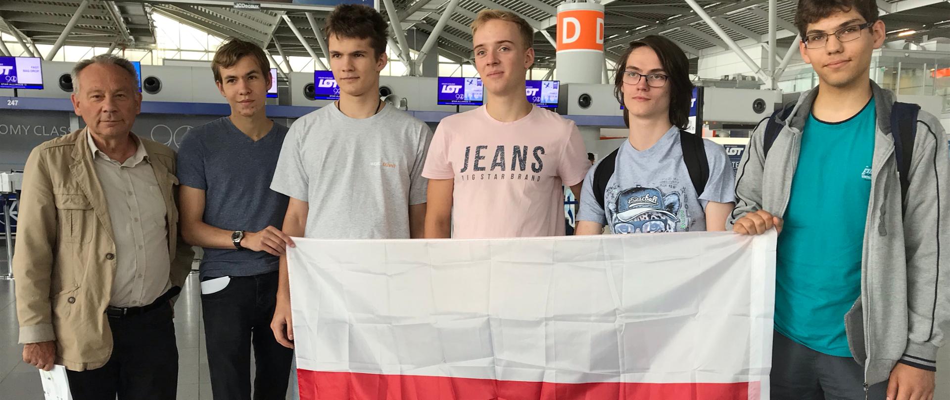 Polscy uczniowie z medalami na Międzynarodowej Olimpiadzie Fizycznej (IPhO 2019)