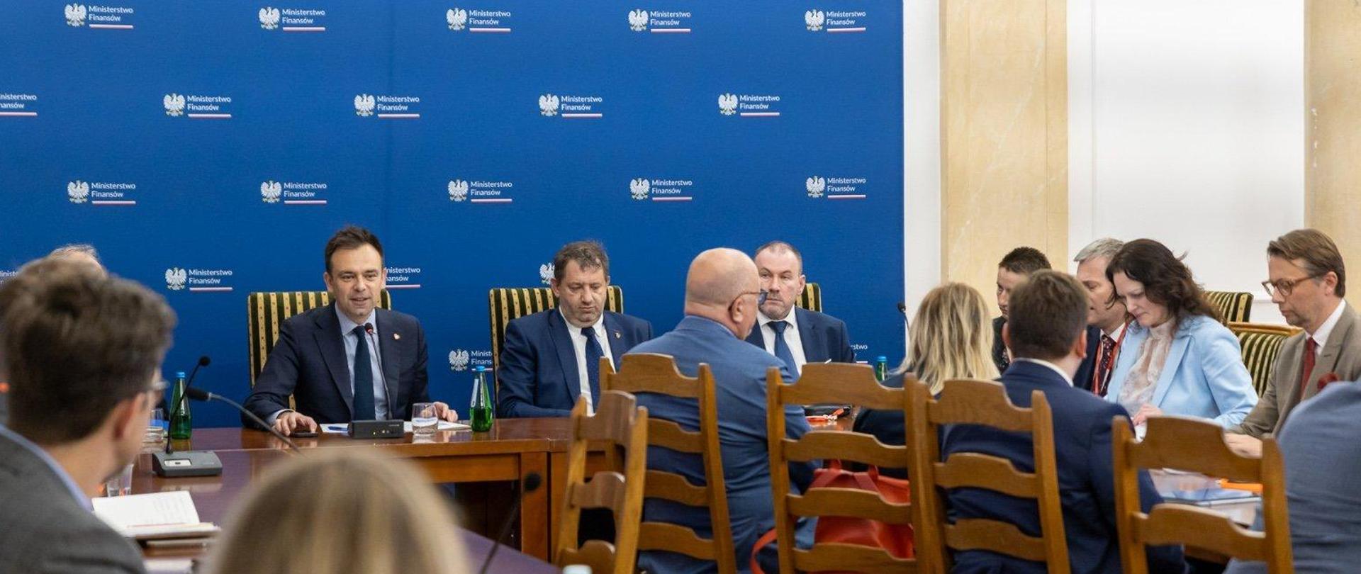 Minister Finansów Andrzej Domański z członkami Federacji Przedsiębiorców Polskich