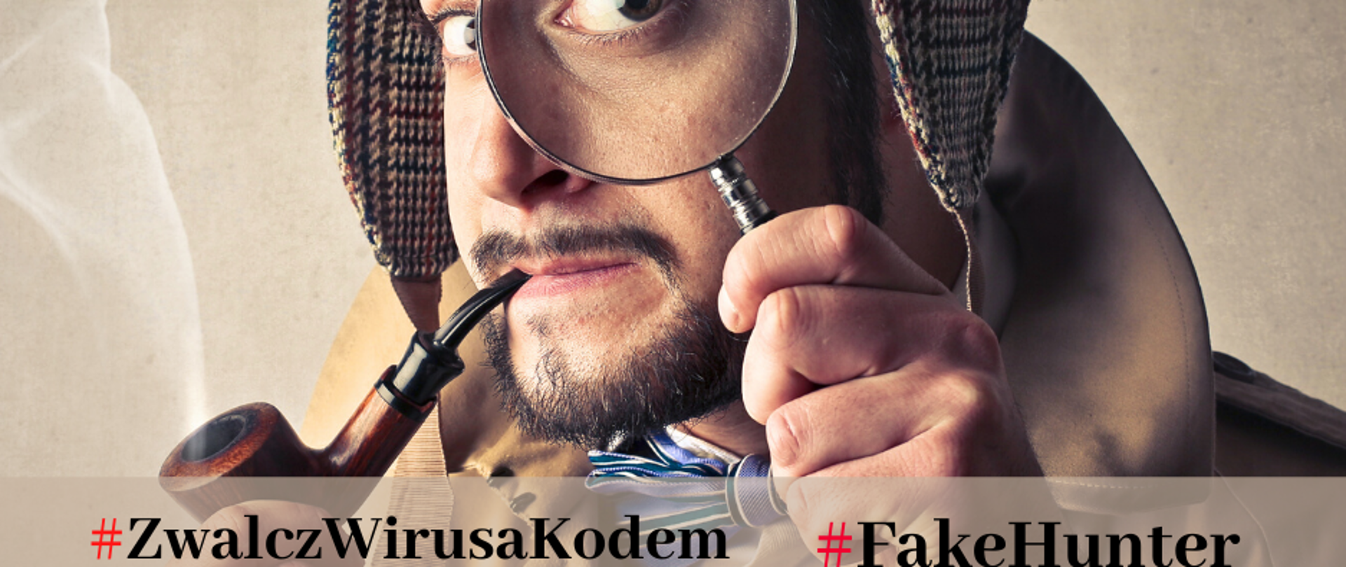 Mężczyzna w stroju Sherlocka Holemsa, z brodą. W ustach ma fajkę, przy oku lupę. Podpis: #ZwalczWirusaKodem #FakeHunter
Polska Agencja Prasowa (PAP), GovTech Polska