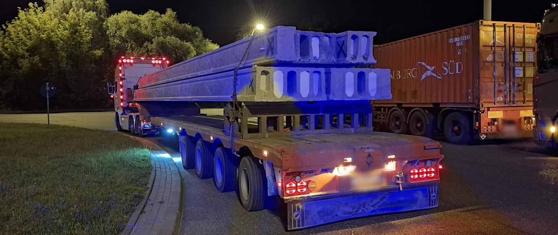 Kontrola normatywności pojazdów. Na zdjęciu przeważny zespół pojazdów przewożący elementy betonowe