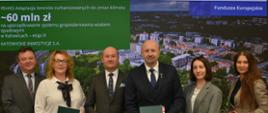 Zdjęcie grupowe. Na zdjęciu m.in. Robert Gajda, zastępca prezesa zarządu NFOŚiGW oraz Mariusz Słaboń, wiceprezes zarządu Katowickie Inwestycje S.A., Anna Wilk, prokurent Katowickie Inwestycje S.A.