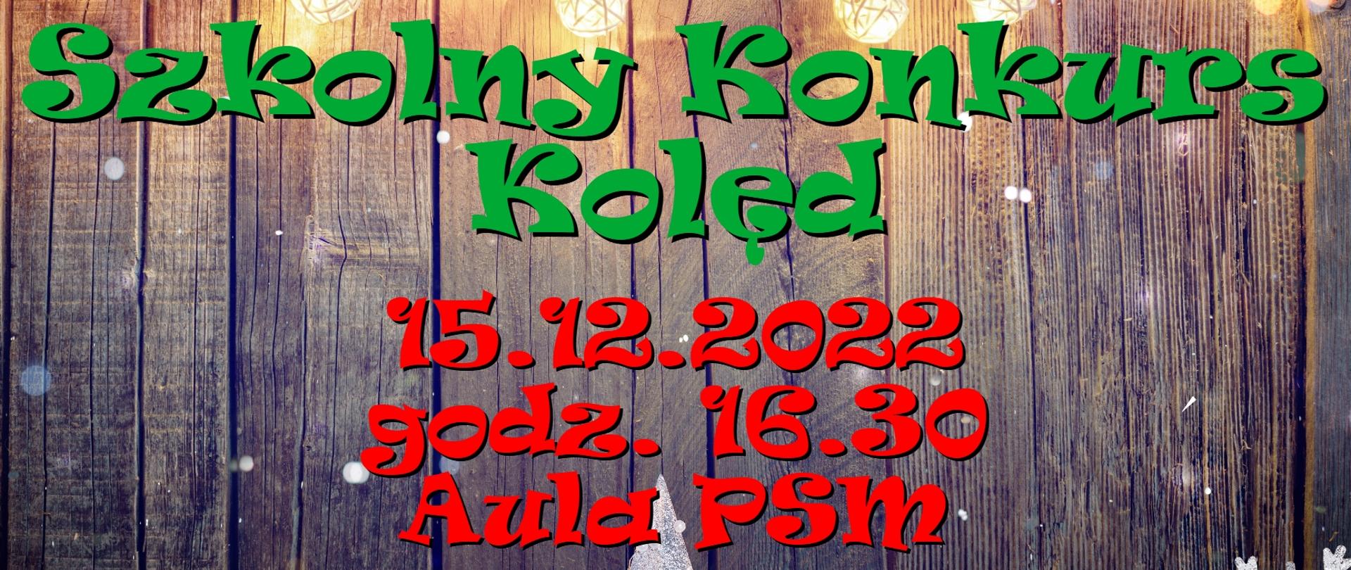 Zdjęcie przedstawiające ozdoby świąteczne u dołu, to jest: srebrną gwiazdę (na środku), czerwone bombki i światełka (po bokach) oparte na tle drewnianych desek i u góry wiszące świecące na ciepły kolor światełka z osłonką w kształcie bombek. Na środku zdjęcia znajduje się napis w kolorze zielonym, czerwonym i żółtym o treści: "Szkolny Konkurs Kolęd odbędzie się 15 grudnia 2022 r. o godzinie 16.30 w auli szkoły. Serdecznie zapraszamy!".