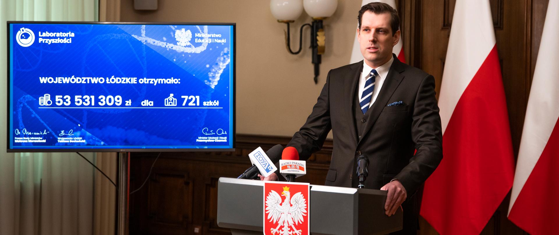 Wojewoda łódzki Tobiasz Bocheński w trakcie konferencji nt. programu Laboratoria Przyszłości