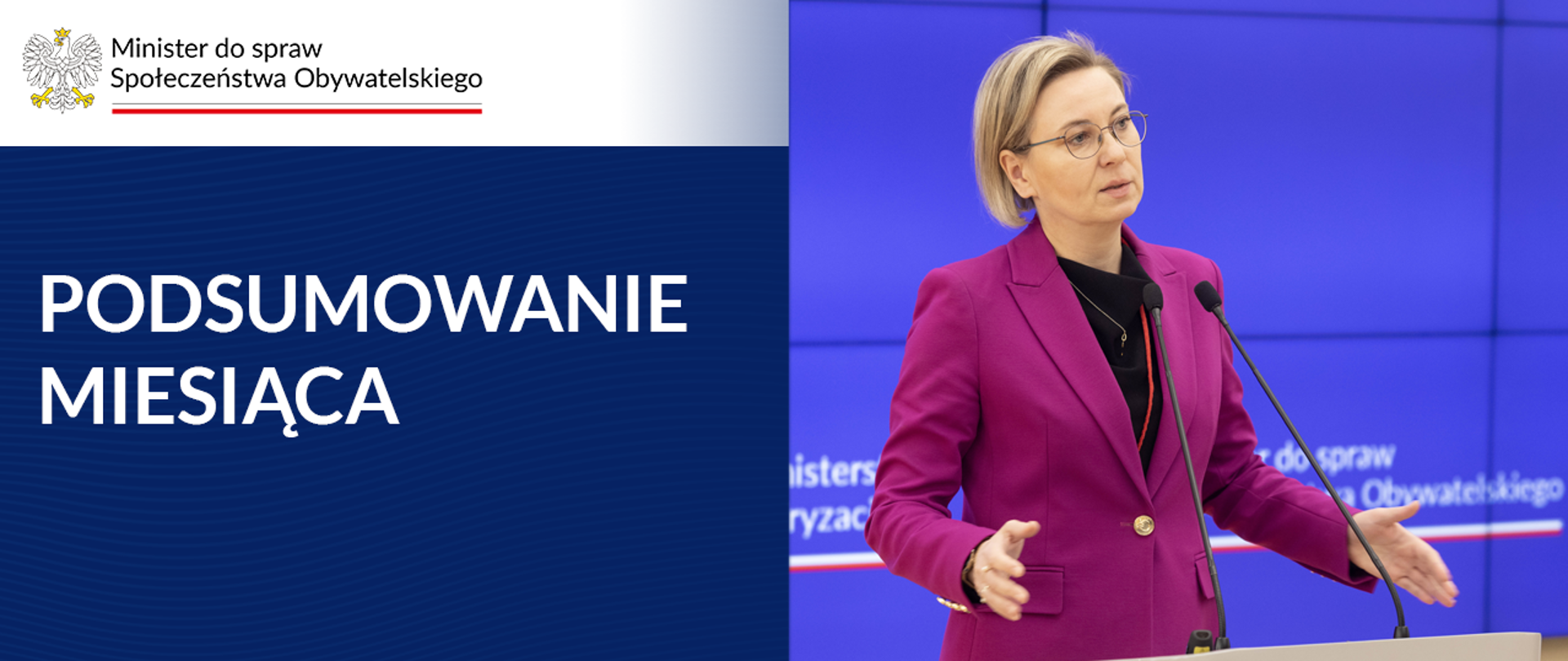 Grafika nagłówkowa do artykułu. Po lewej stronie tytuł: "Podsumowanie miesiąca", oraz logotyp Minister do spraw Społeczeństwa Obywatelskiego. Po prawej zdjęcie przedstawiające Ministrę Adrianę Porowską, która przemawia zza mikrofonów podczas Wysłuchania Obywatelskiego.