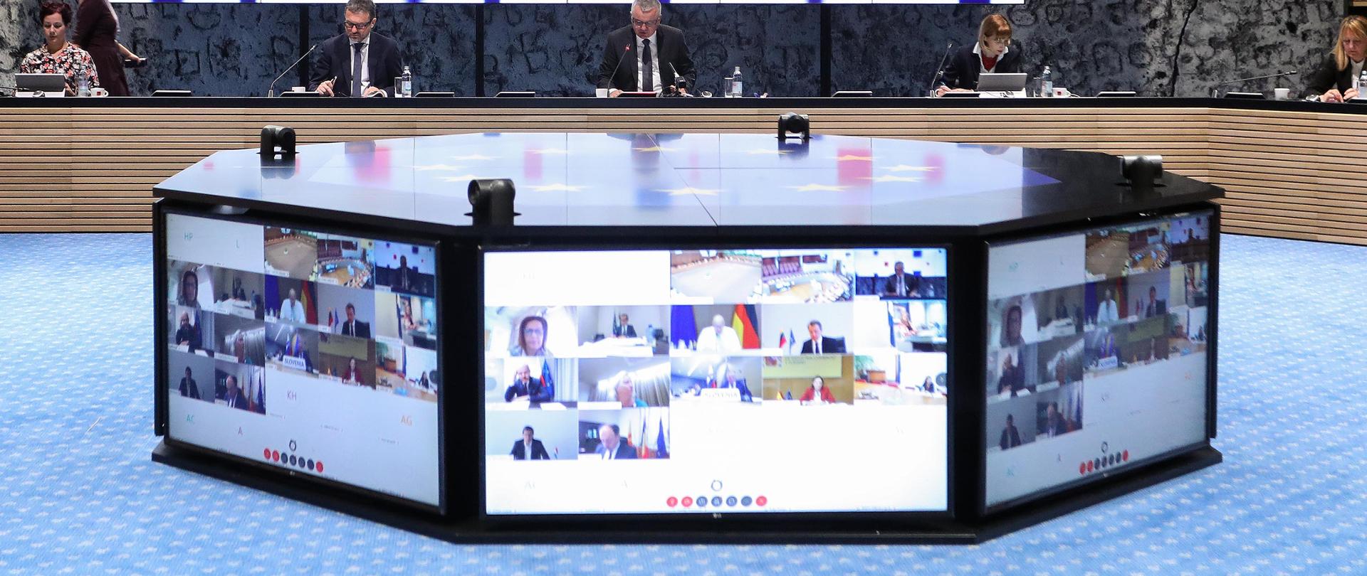 15.05.2020., Zagreb - U zgradi Nacionalne i sveucilisne knjiznice odrzan je video sastanka ministara zaduzenih za industriju i unutarnje trziste (MINGO). Ministar gospodarstva, maloga i srednjega poduzetnistva i obrta, Darko Horvat.
Photo: Luka Stanzl/PIXSELL/EU2020HR