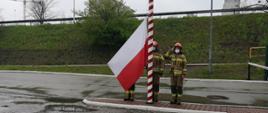 Zdjęcia przedstawia uroczystą zmianę służby z okazji Dnia Flagi Rzeczypospolitej Polskiej