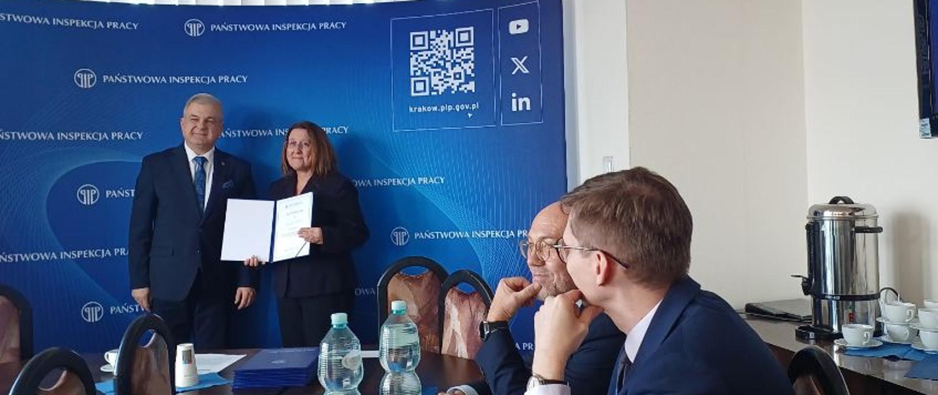 Widok sali konferencyjnej i uczestników spotkania