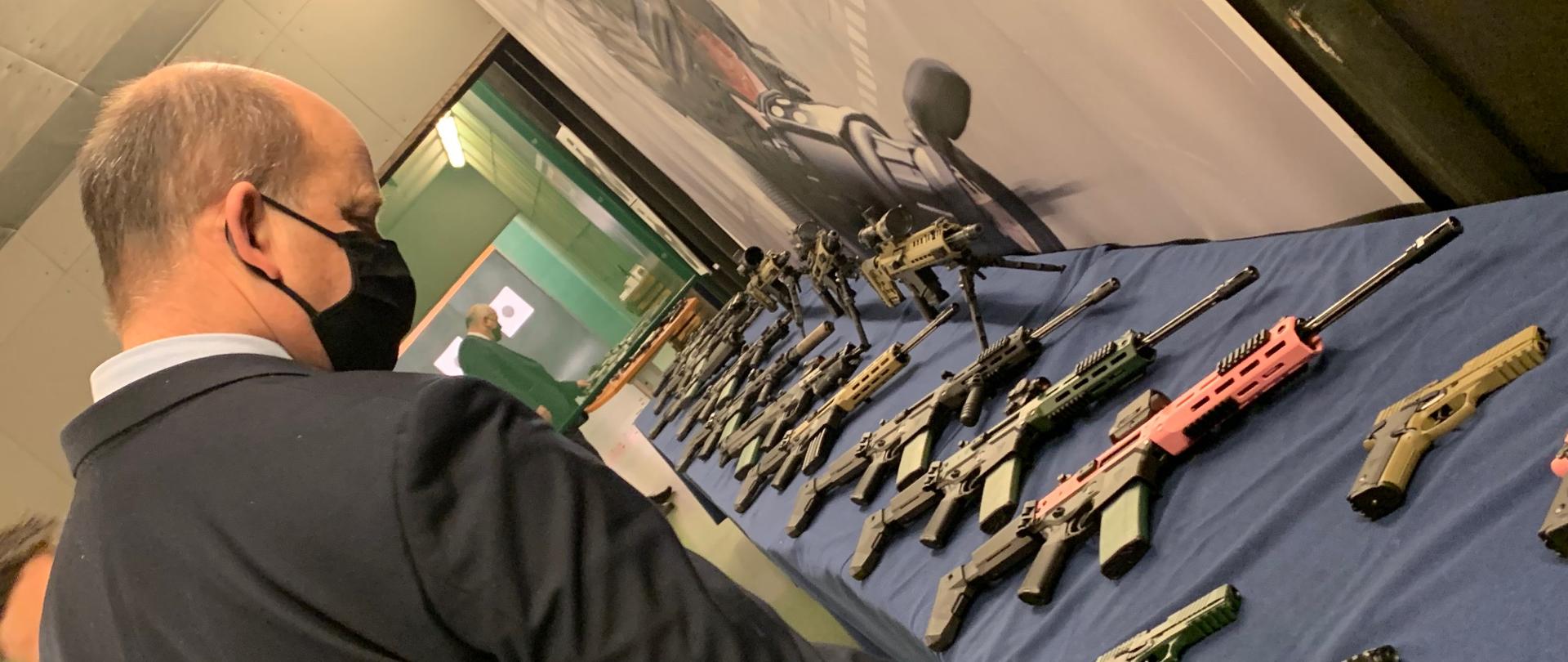 Wizyta Wojewody i Wicewojewody w Fabryce Broni "Łucznik" w Radomiu