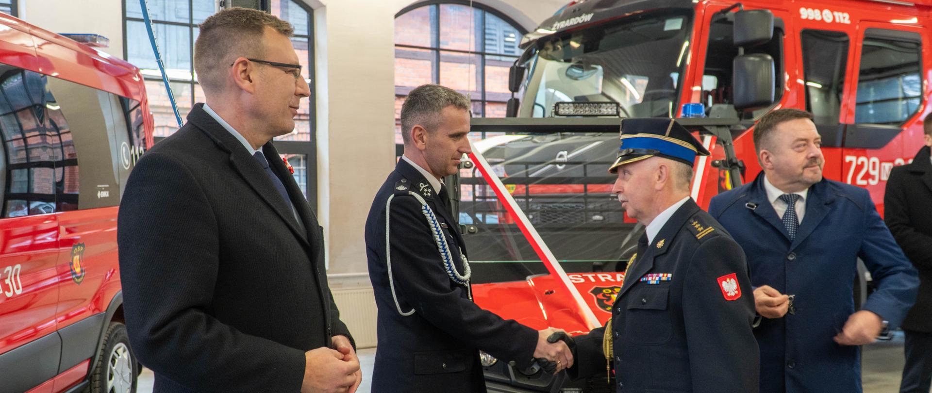 Przekazanie kluczyków do samochodu.