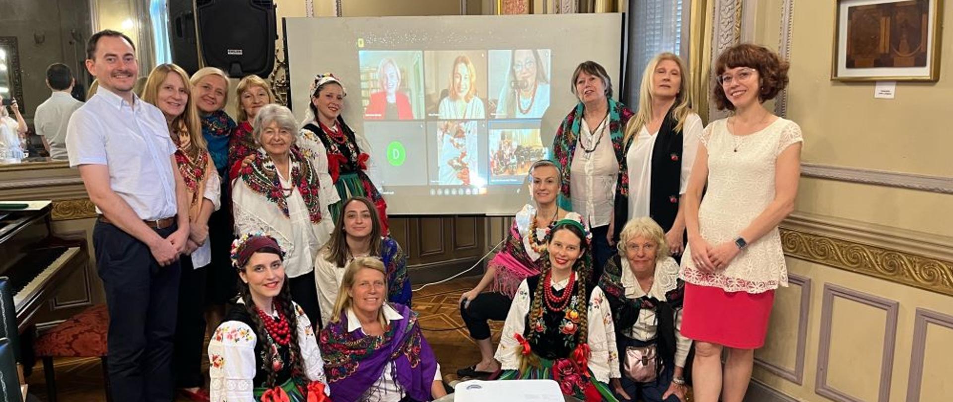 En la Casa Polaca de Buenos Aires, emigrantes polacos, estudiantes, profesores del idioma polaco y diplomáticos participaron en la edición de la campaña Lectura Nacional 2023.