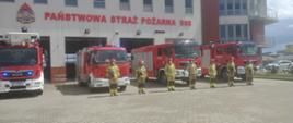 Strażacy oddają hołd poległemu na służbie funkcjonariuszowi Policji