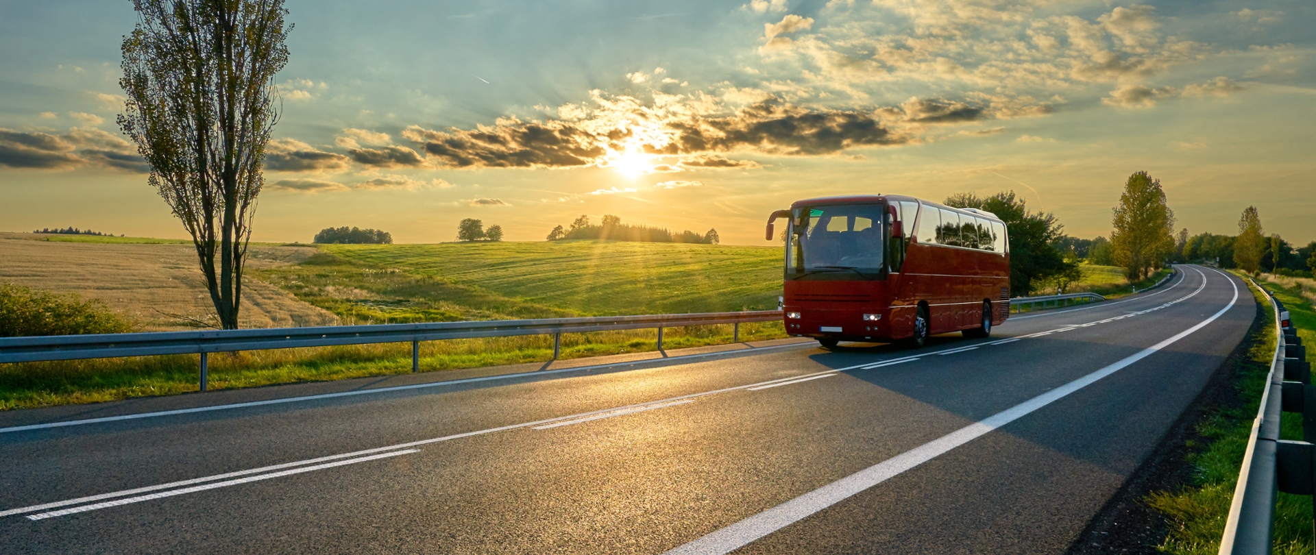 droga, zachodzące słonce , jadący autobus