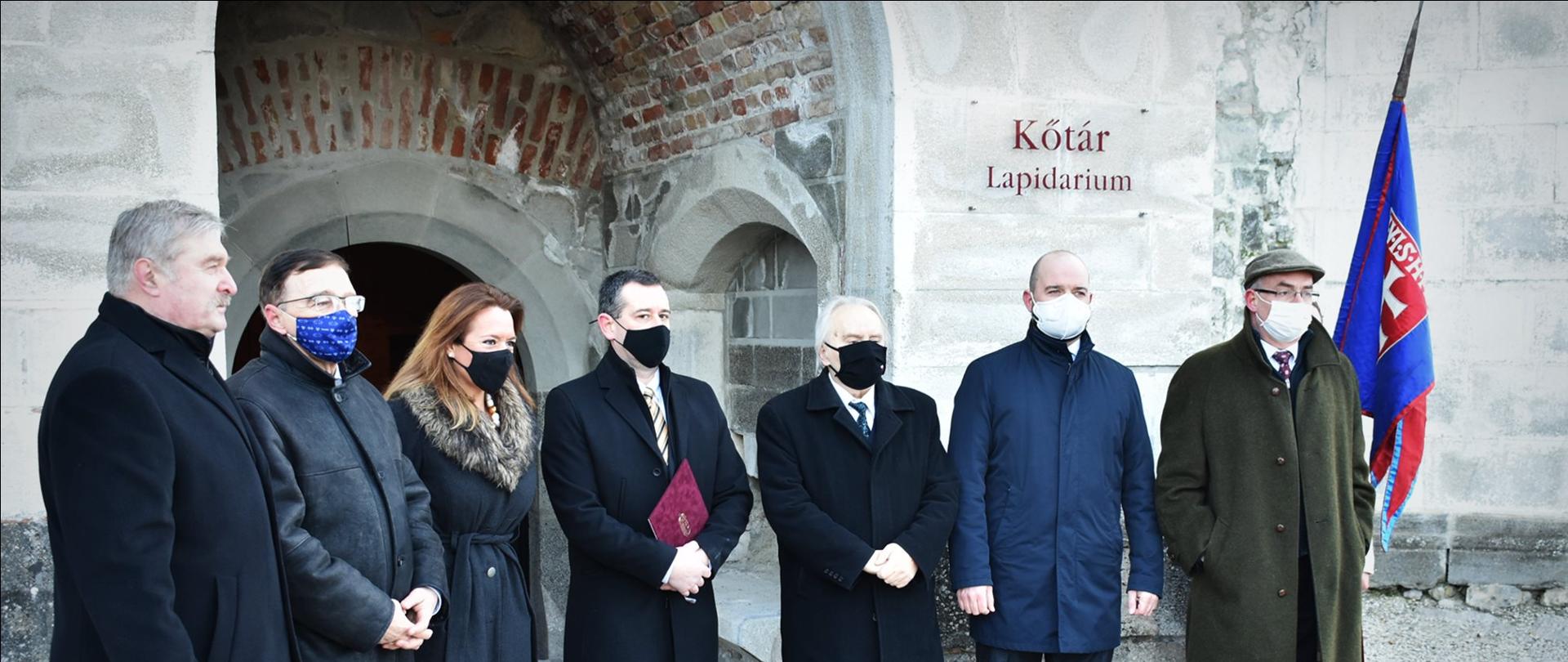 Pan_Ambasador_z_ambasadorami_krajów_V4