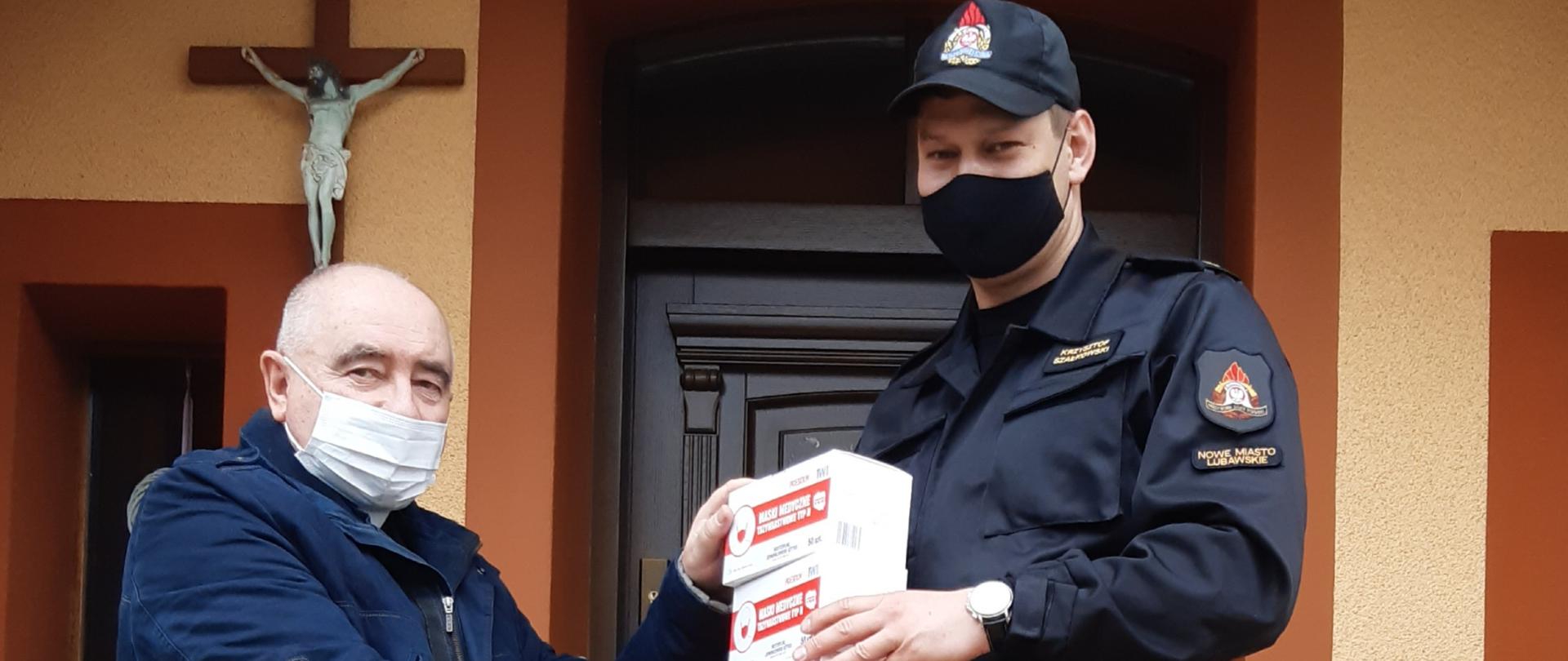 Nowomiejscy strażacy pomogli w dystrybucji środków ochronnych do parafii