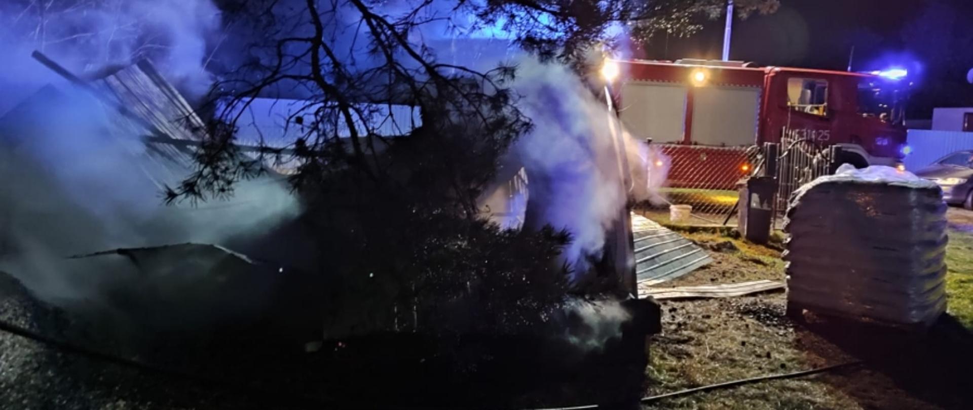 Pożar garażu na ul. Piaszczystej w Sochaczewie