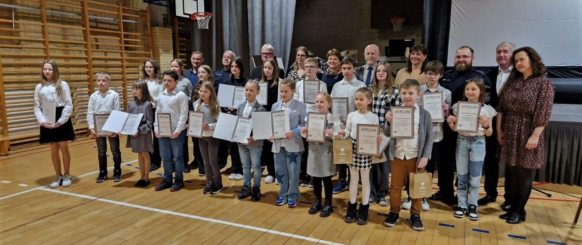 Podsumowanie VIII edycji Powiatowego Konkursu Plastycznego z Profilaktyki Uzależnień pt. „Człowiek to nie towar- chrońmy dzieci w sieci!”.