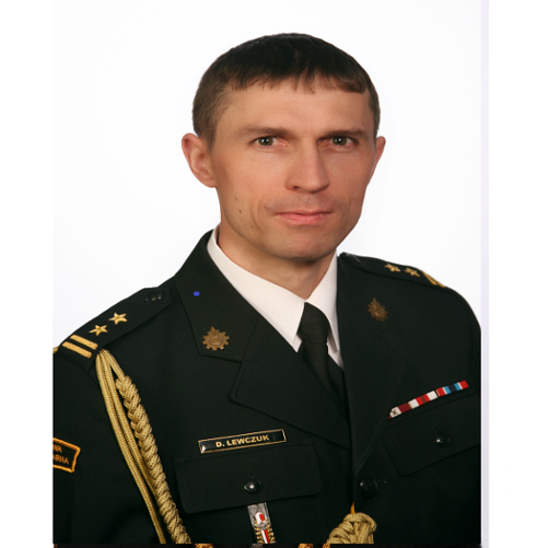 Mężczyzna w mundurze wyjściowym PSP