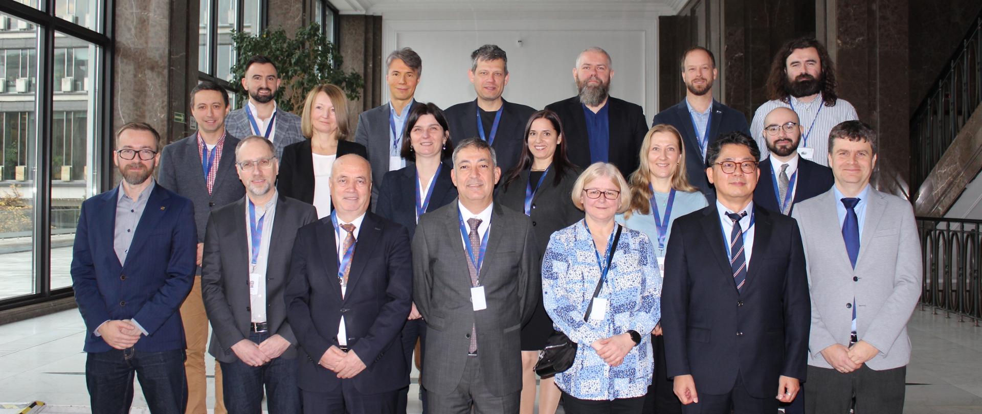 The photo shows the workshop participants.