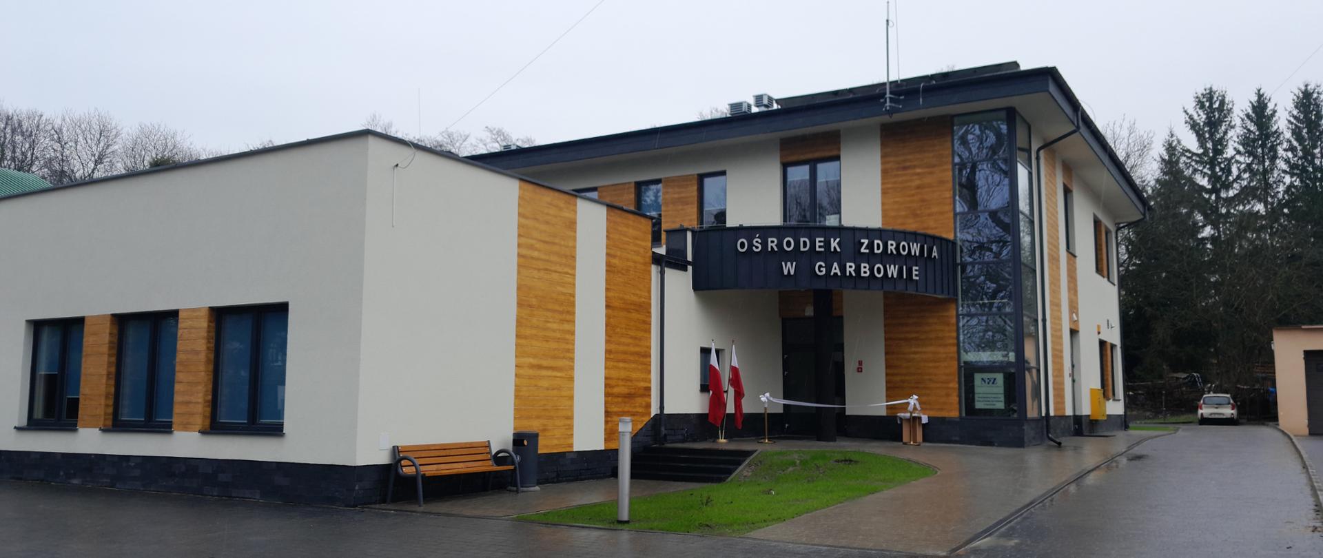 Budynek dla Ośrodka Zdrowia tj. Samodzielnego Publicznego Zakładu Opieki Zdrowotnej w Garbowie oraz dla Stacji Wyjazdowej Pogotowia Ratunkowego w Lublinie został wybudowany przez Gminę Garbów.