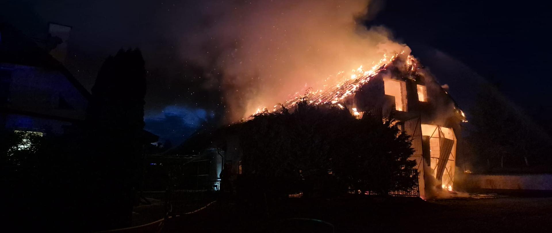 Pożar budynku garażowego