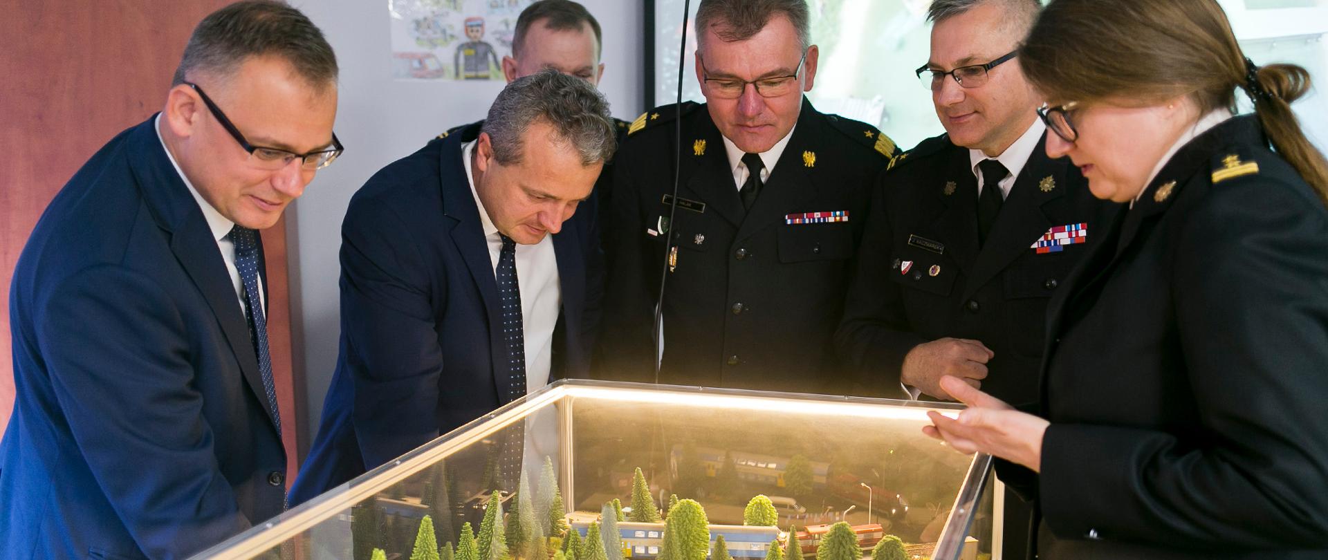 Inauguracja kampanii „Czujka na straży Twojego Bezpieczeństwa” - przekazanie strażakom mobilnych symulatorów pożarowych