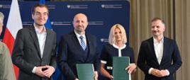 Podpisanie umów między Państwowym Gospodarstwem Leśnym Lasy Państwowe reprezentowanym przez Centrum Koordynacji Projektów Środowiskowych i Narodowym Funduszem Ochrony Środowiska i Gospodarki Wodnej z udziałem wiceministra klimatu i środowiska Mikołaja Dorożały oraz wiceministra funduszy i polityki regionalnej Jana Szyszko
