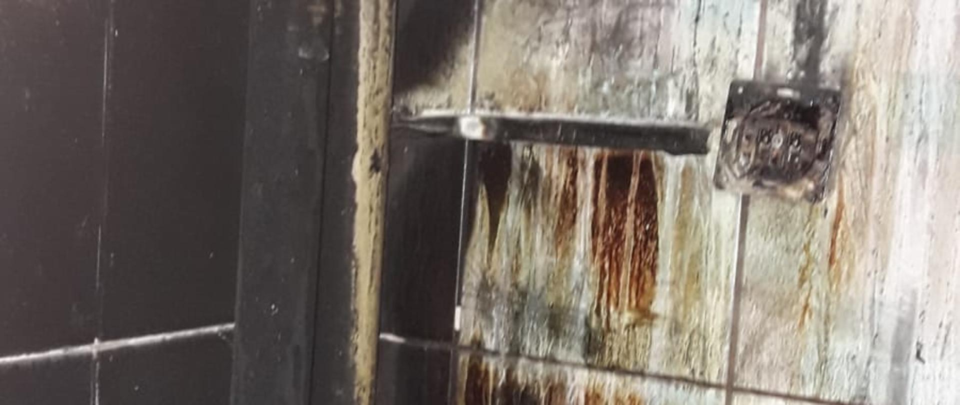 Widok okopconej ściany w mieszkaniu