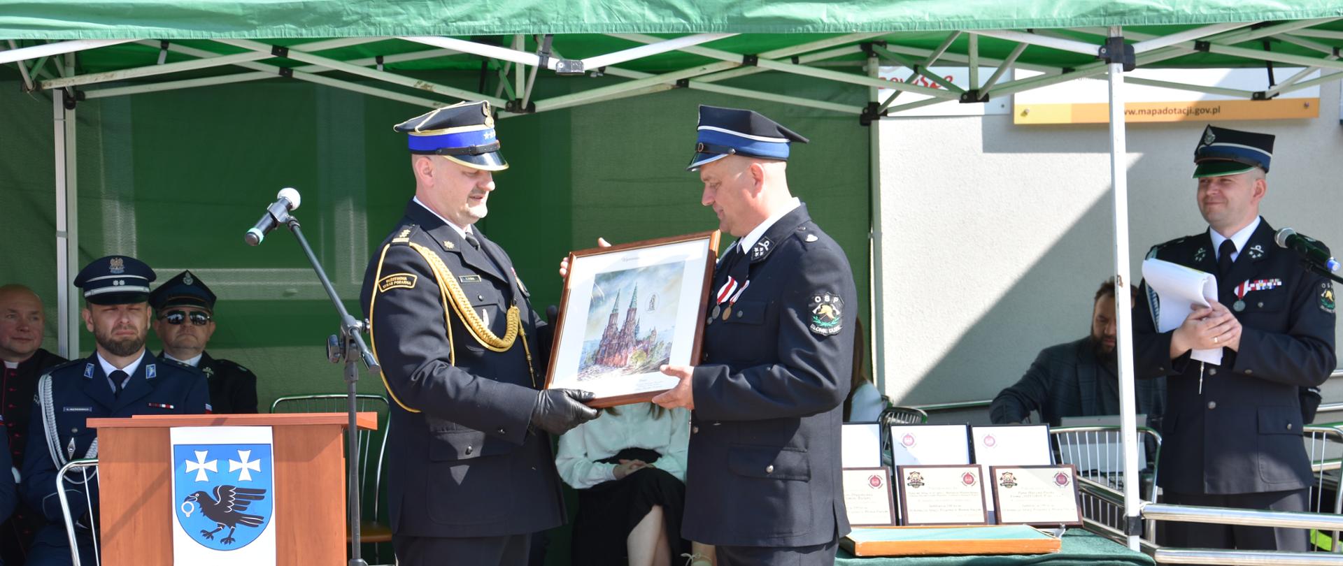 Uroczysty apel z okazji 100-lecia jednostki Ochotniczej Straży Pożarnej w Błoniu Dużym (powiat sokołowski)