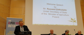 Wiceminister R. Zarudzki podczas wystąpienia