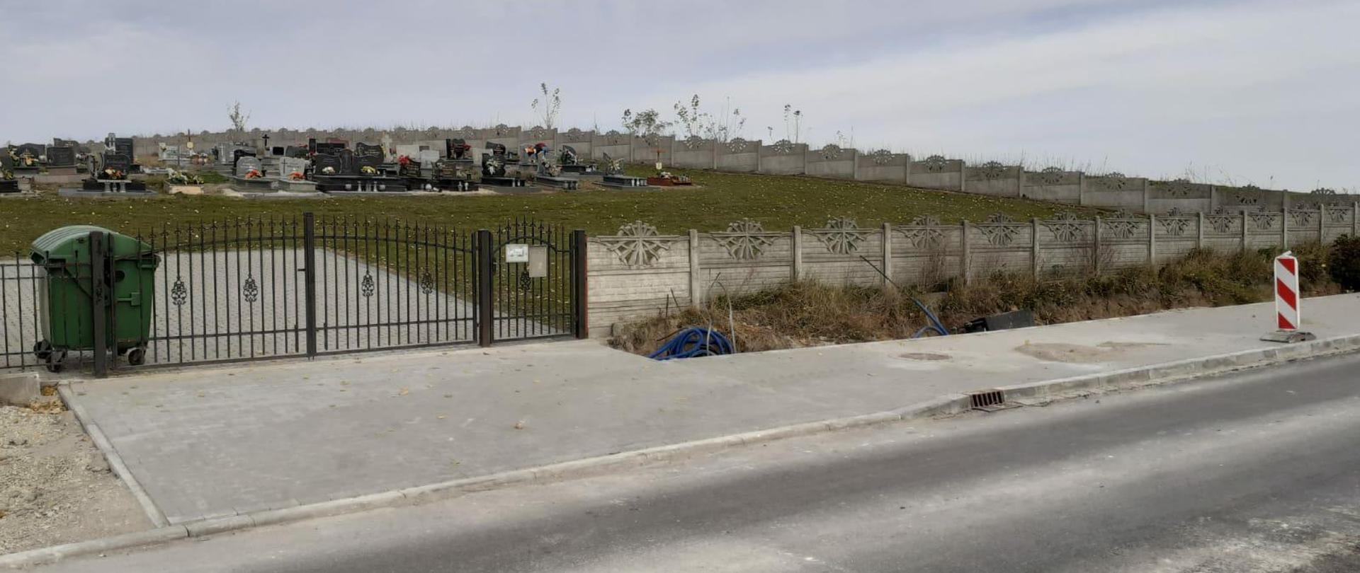 Cmentarz w Wierzbięcicach przy DK41