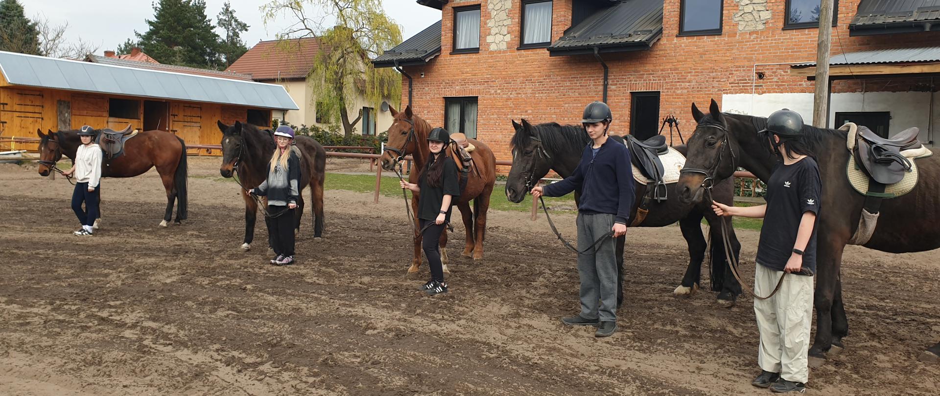 Uczniowie ZSCKR w Potoczku - Ośrodek Jeździecki „Karino” w Janowie Lubelskim. 16.04.2026