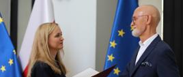 min. Jolanta Sobierańska-Grenda wręcza nominację wiceministrowi Tomaszowi Maciejewskiemu