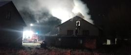 Pożar budynku inwentarskiego w miejscowości Klępie Dolne gmina Stopnica