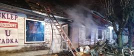 Groźny pożar kompleksu budynków w centrum Sokółki