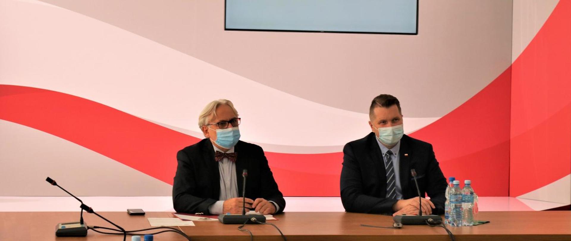 Spotkanie ministra Przemysława Czarnka z Zespołem do spraw koordynacji działań w systemie szkolnictwa wyższego i nauki w związku z zagrożeniem wystąpienia COVID-19