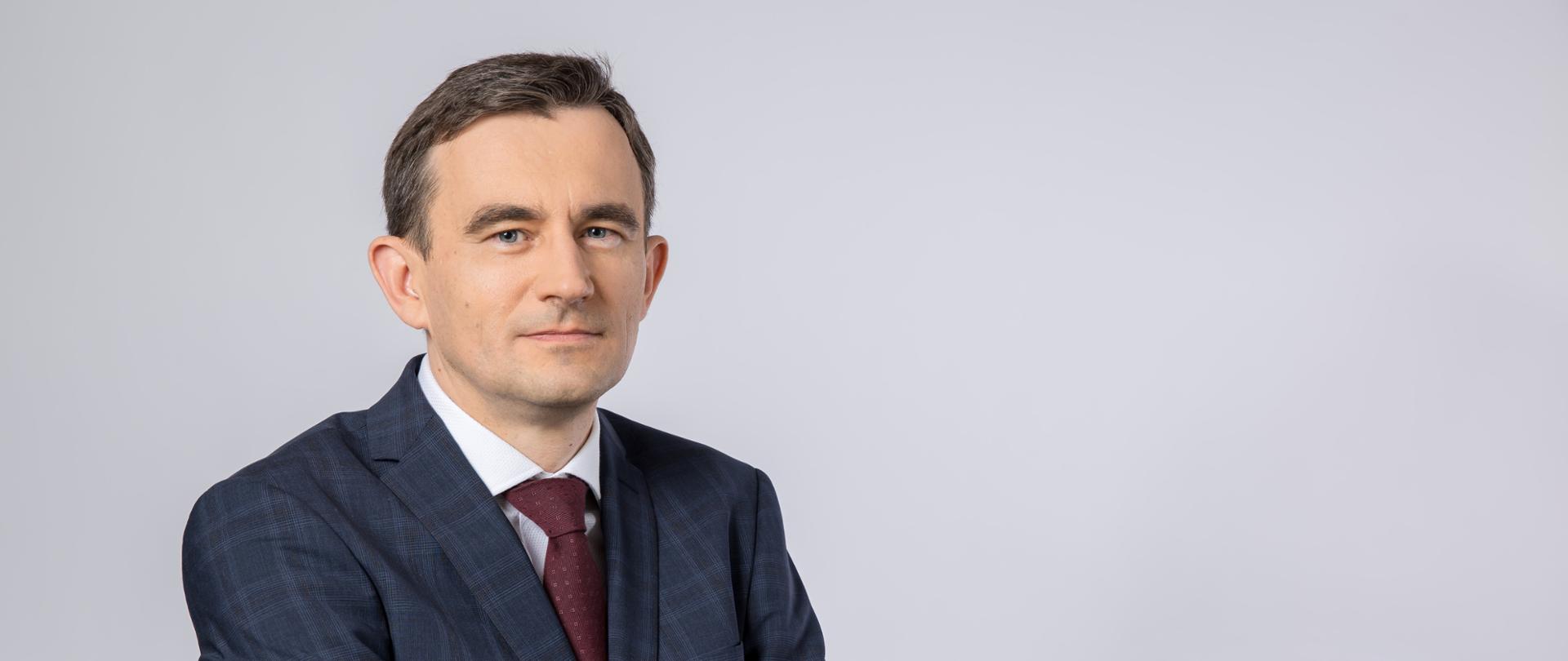 El Sr. Maciej Ziętara