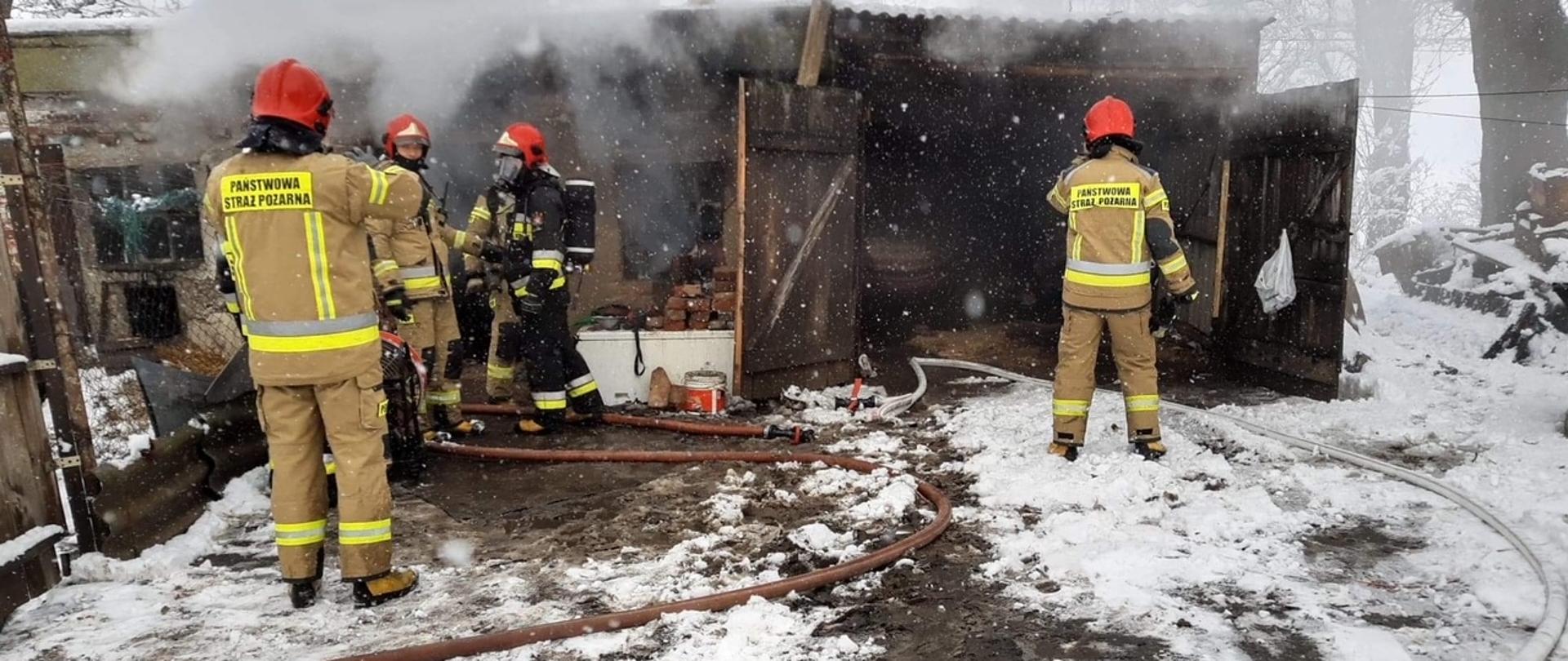 Pożar budynku gospodarczego w Białotulu (gm. Mogilno)
