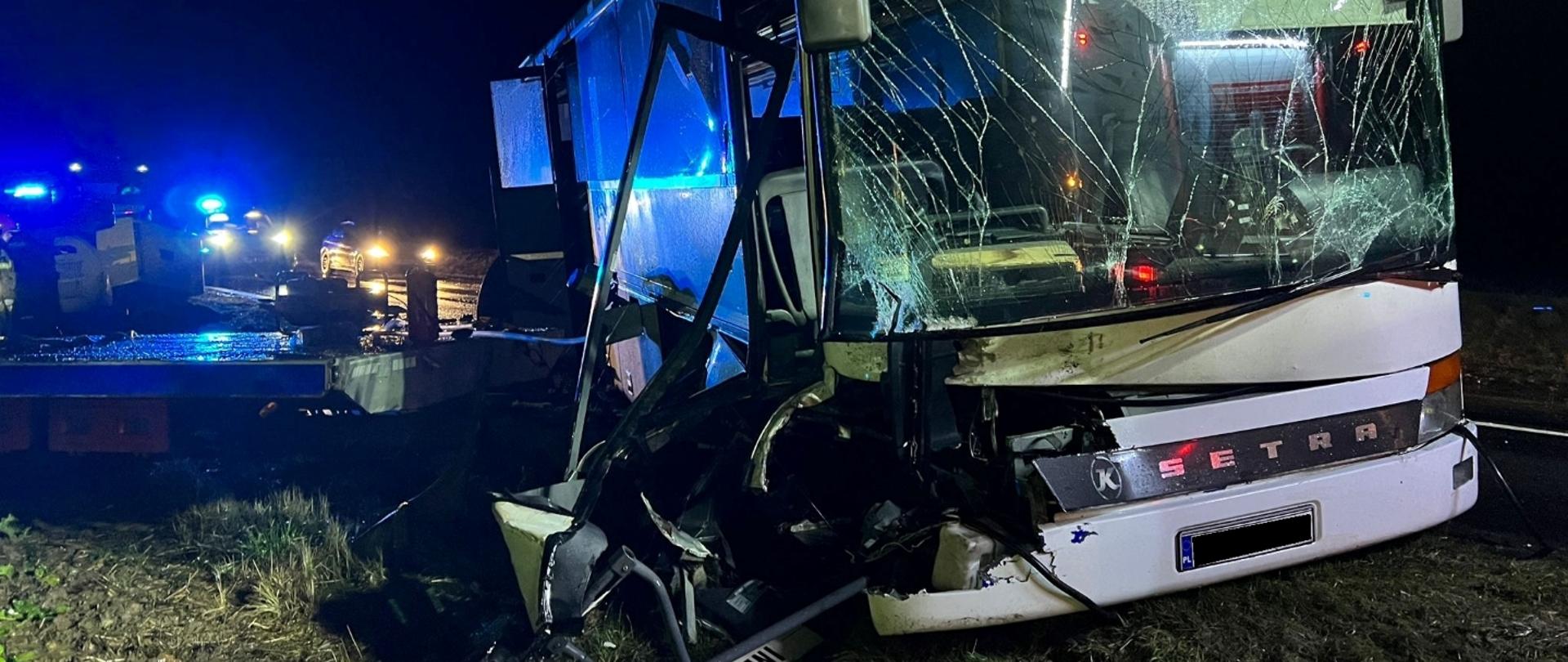 Wypadek autobusu z samochodem ciężarowym - 3