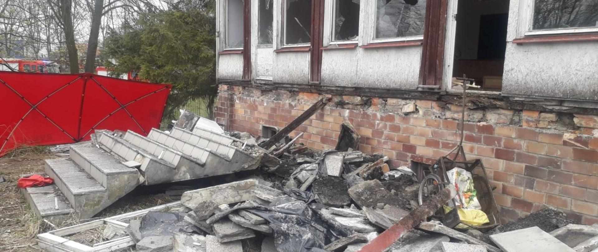 Na terenie opuszczonego budynku po byłym przedszkolu mężczyznę w trakcie rozbiórki przygniotły betonowe schody. Wyniku zdarzenia mężczyzna poniósł śmierć na miejscu.